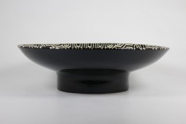 Tray with pedestal