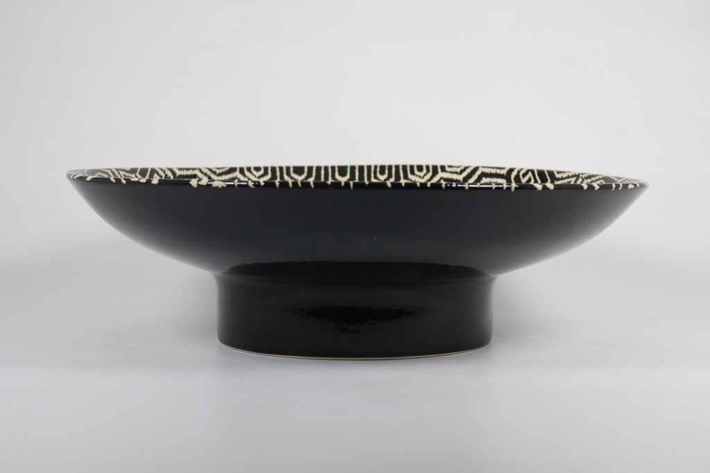 Tray with pedestal