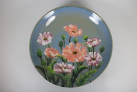 Tray with pedestal