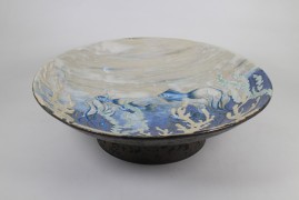 Tray with pedestal