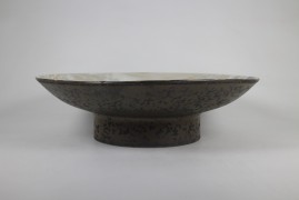 Tray with pedestal