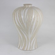 Medium Vases