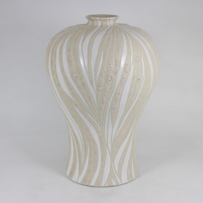 Medium Vases