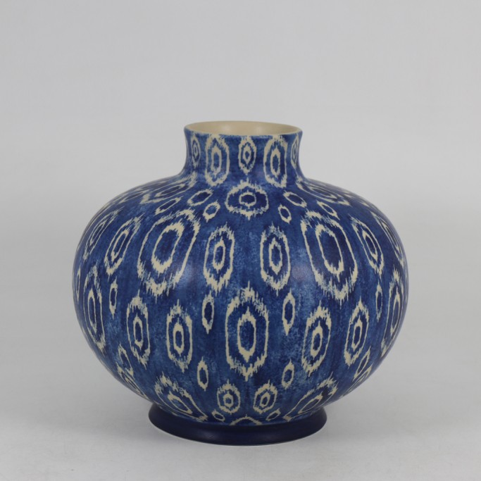 Medium Vases