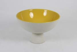 Tray with pedestal