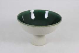 Tray with pedestal