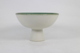 Tray with pedestal