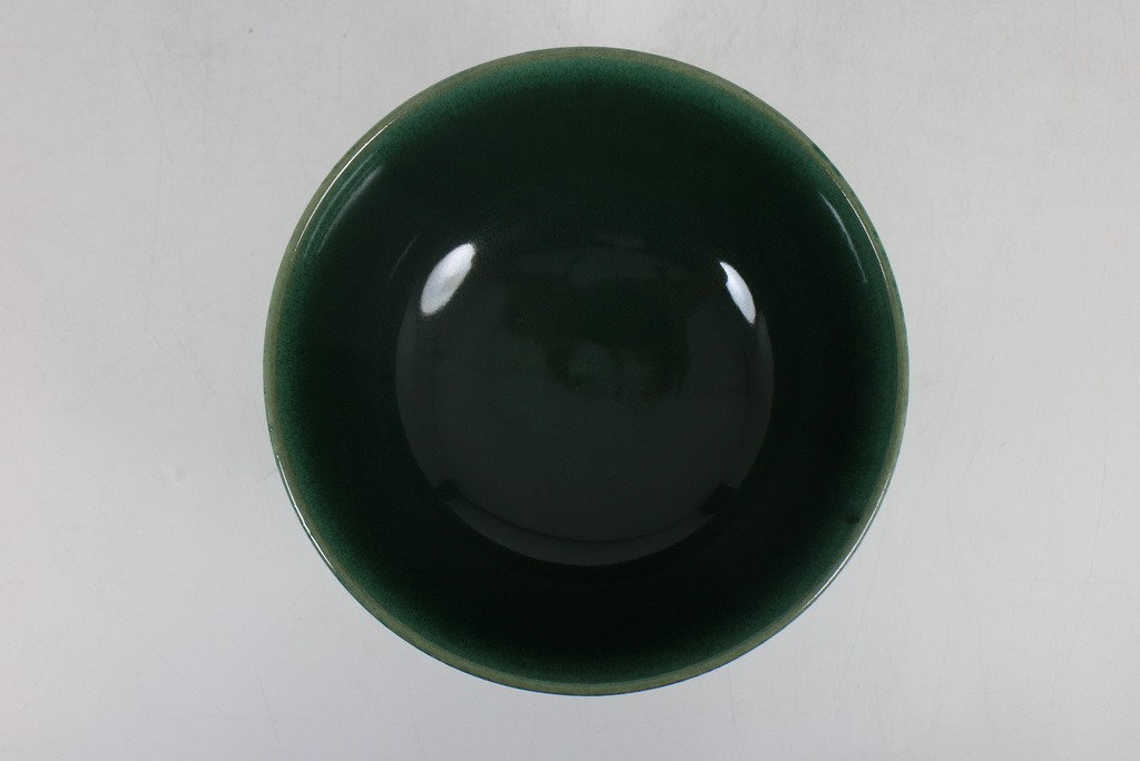 Tray with pedestal