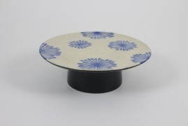 Tray with pedestal