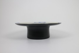 Tray with pedestal