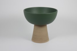 Tray with pedestal