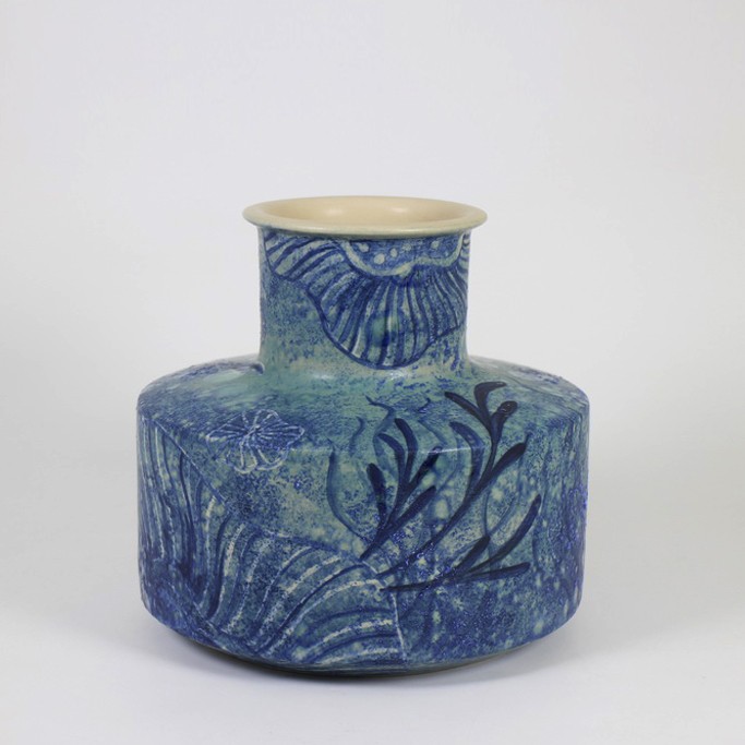 Medium Vases