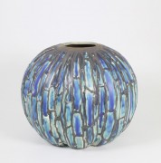 Medium Vases